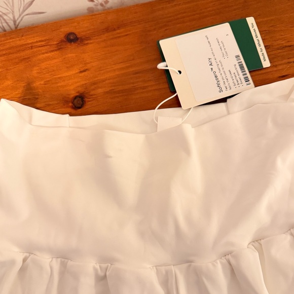 NWT / HALARA Women's Softlyzero Airy Double Layer Athletic Shorts / Size M - Picture 5 of 5